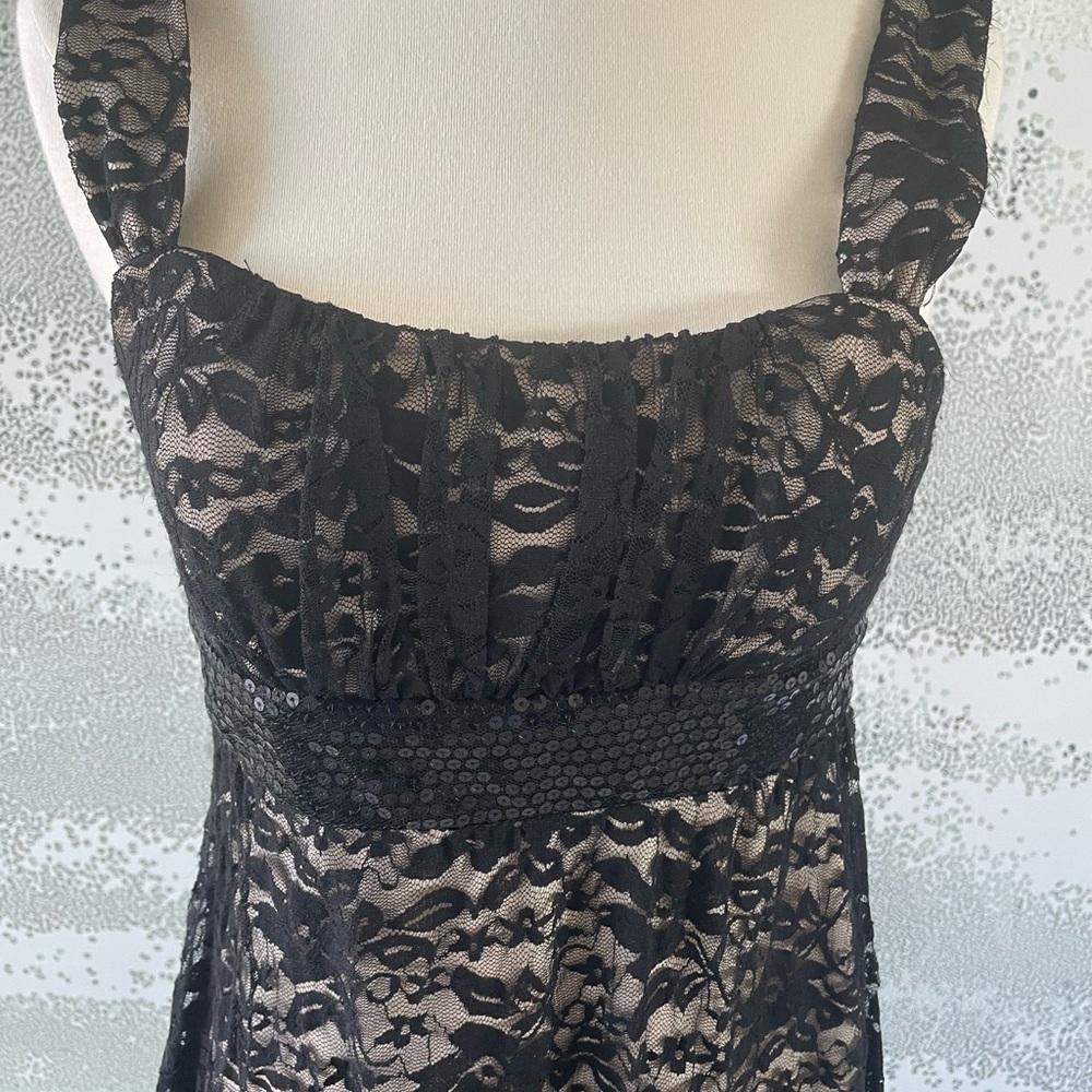 Women’s dress - Picture 2 of 5